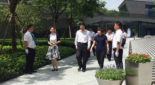 國家環(huán)境保護部部長陳吉寧蒞臨鳳凰大廈考察調研